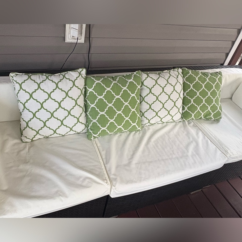 Pier 1 outdoors 4 cushions pillows Green & White Patterned size 16 x 16 like new